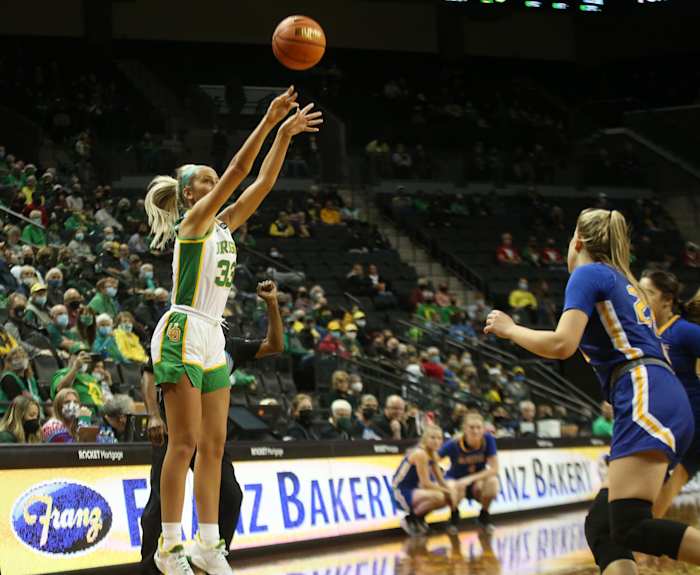 Sydney Parrish shoots a three-pointer.